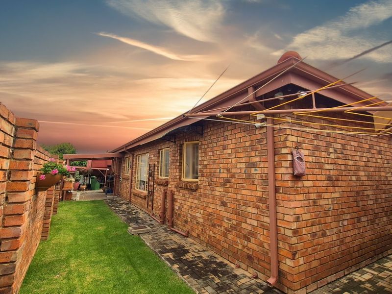 House For Sale in Rietvalleirand - Photo 4