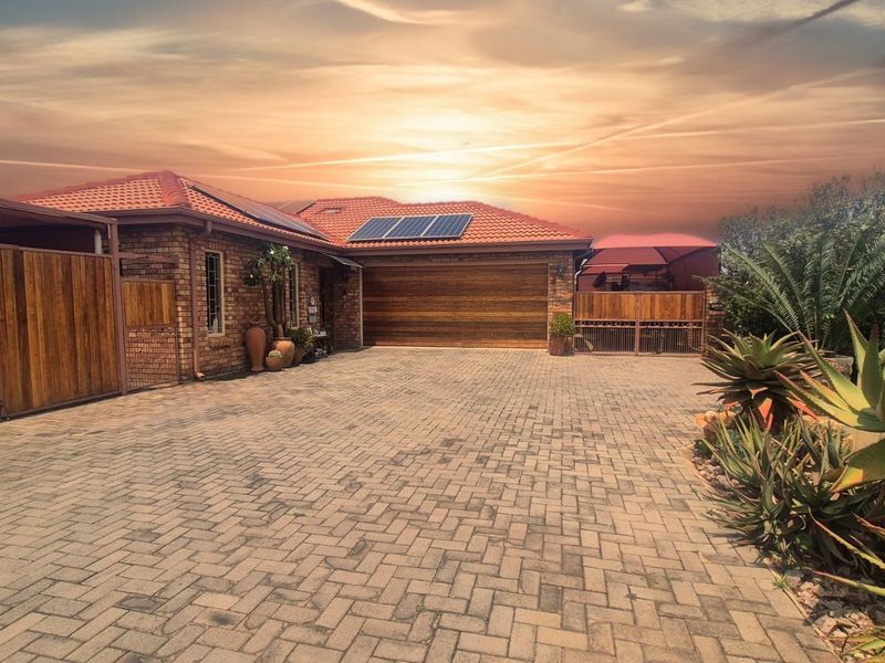 House For Sale in Rietvalleirand - Photo 2