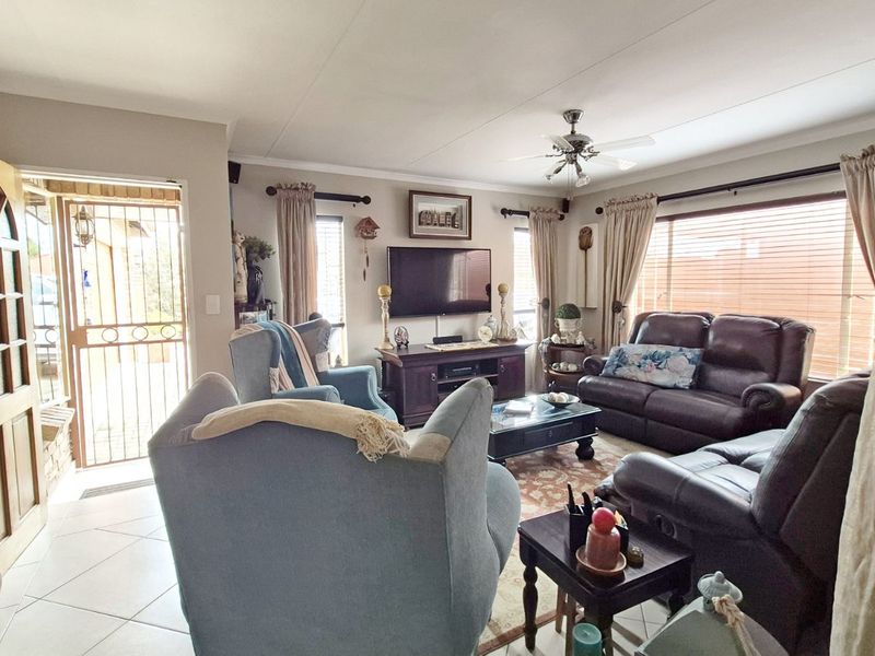 House For Sale in Rietvalleirand - Photo 10