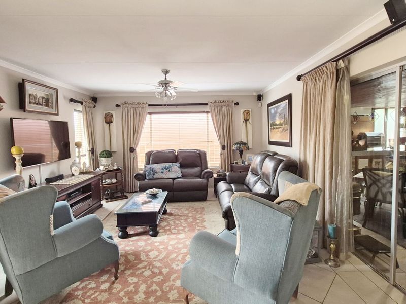 House For Sale in Rietvalleirand - Photo 8