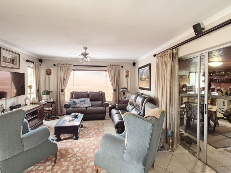 House For Sale in Rietvalleirand - Photo 9