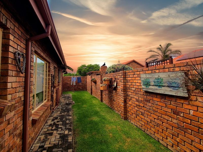 House For Sale in Rietvalleirand - Photo 3