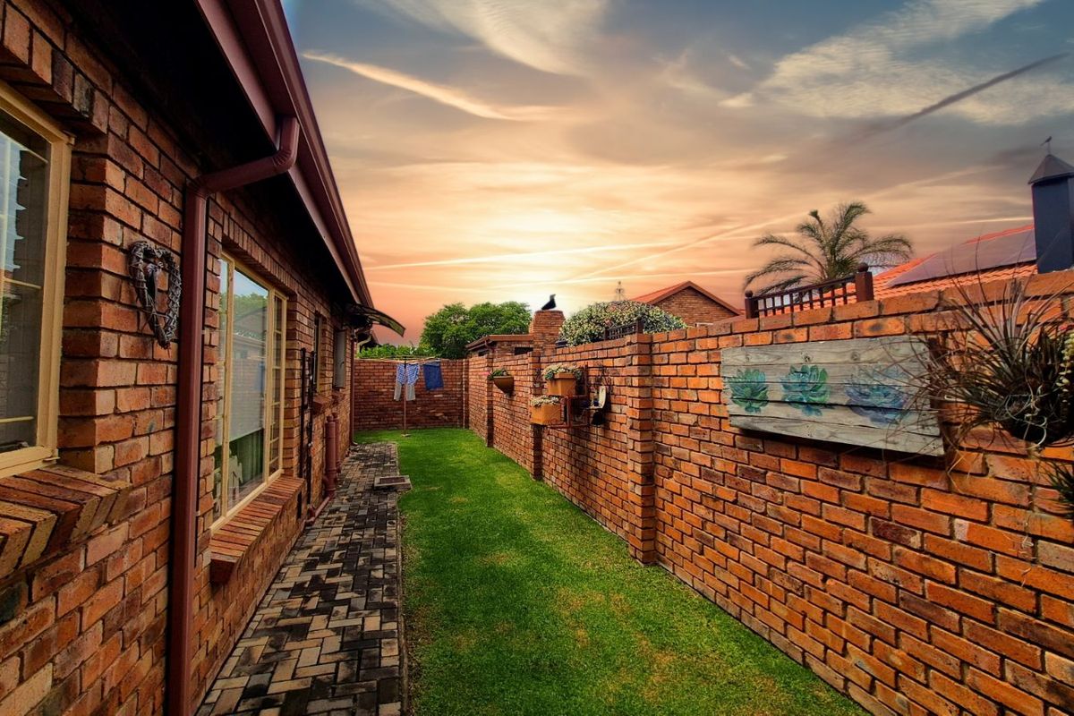 House For Sale in Rietvalleirand - Photo 3