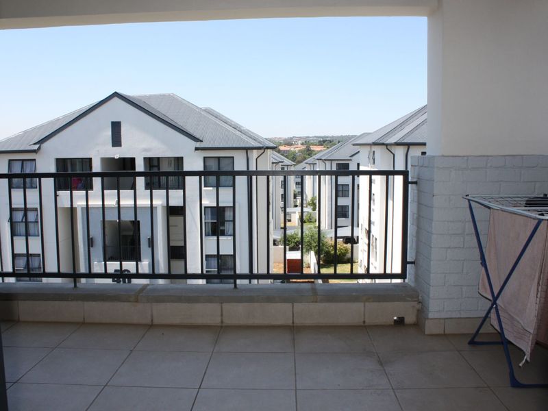 Apartment For Sale in Bryanston - Photo 9
