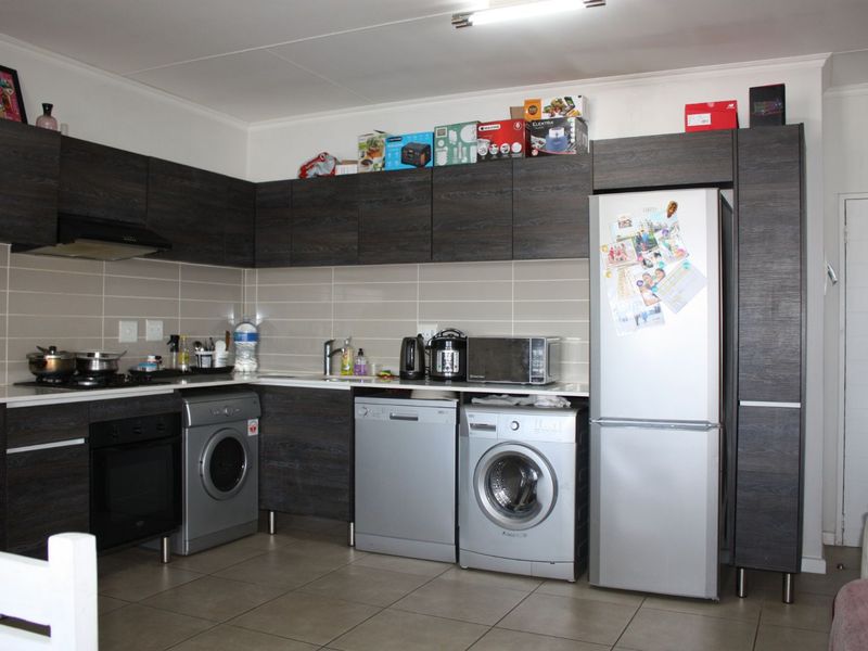 Apartment For Sale in Bryanston - Photo 6