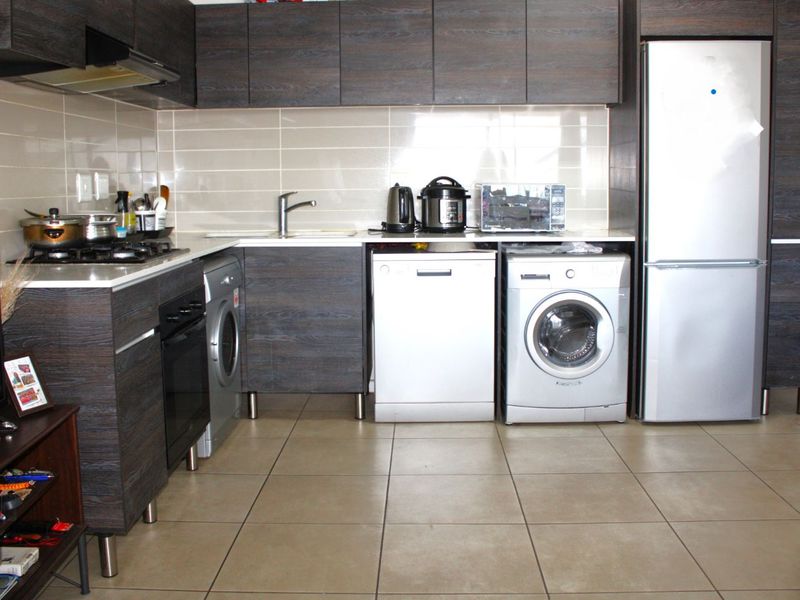Apartment For Sale in Bryanston - Photo 5