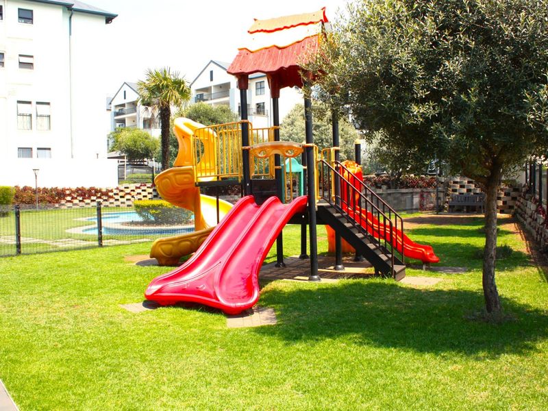 Apartment For Sale in Bryanston - Photo 4