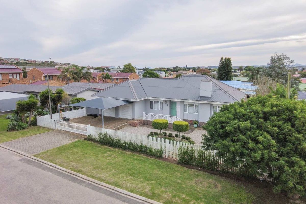 House For Sale in Hartenbos Central - Photo 2