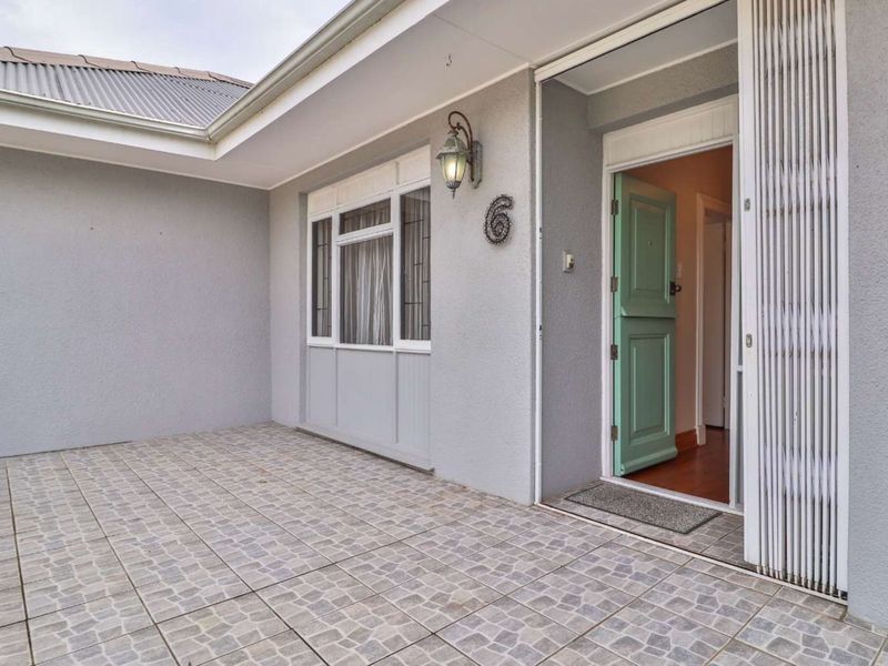 House For Sale in Hartenbos Central - Photo 4