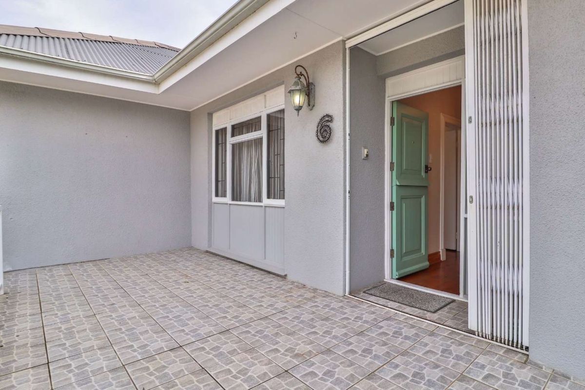 House For Sale in Hartenbos Central - Photo 4