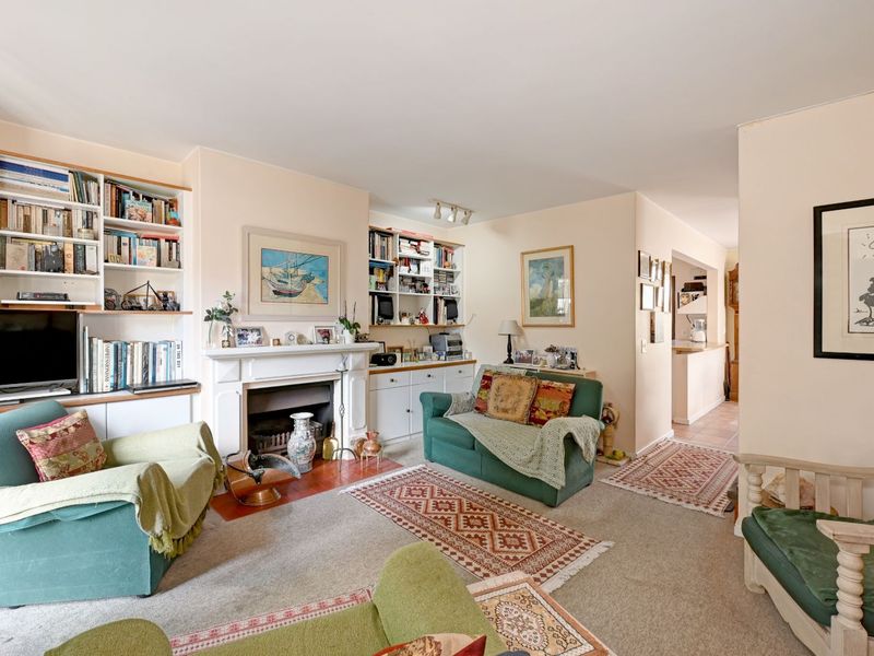 Townhouse For Sale in Kenilworth - Photo 6