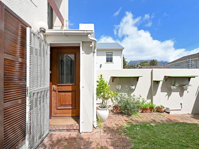 Townhouse For Sale in Kenilworth - Photo 4