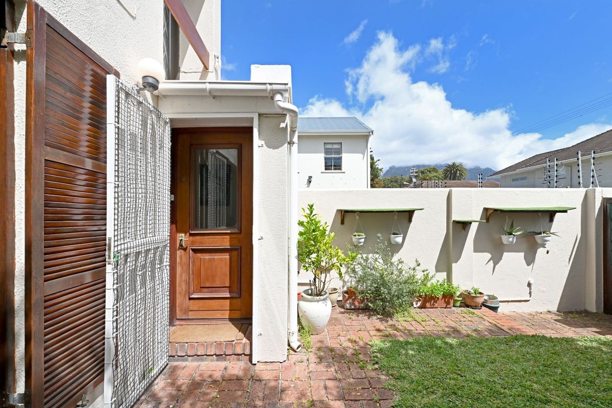 Townhouse For Sale in Kenilworth - Photo 4