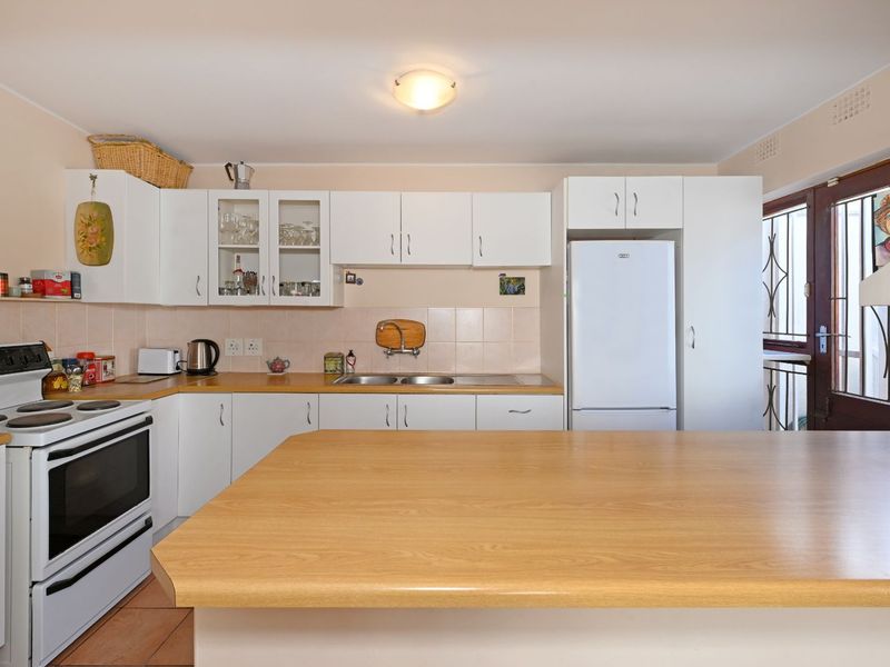 Townhouse For Sale in Kenilworth - Photo 10