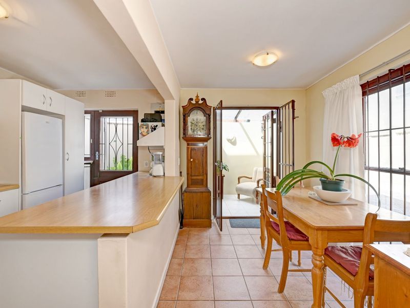 Townhouse For Sale in Kenilworth - Photo 8