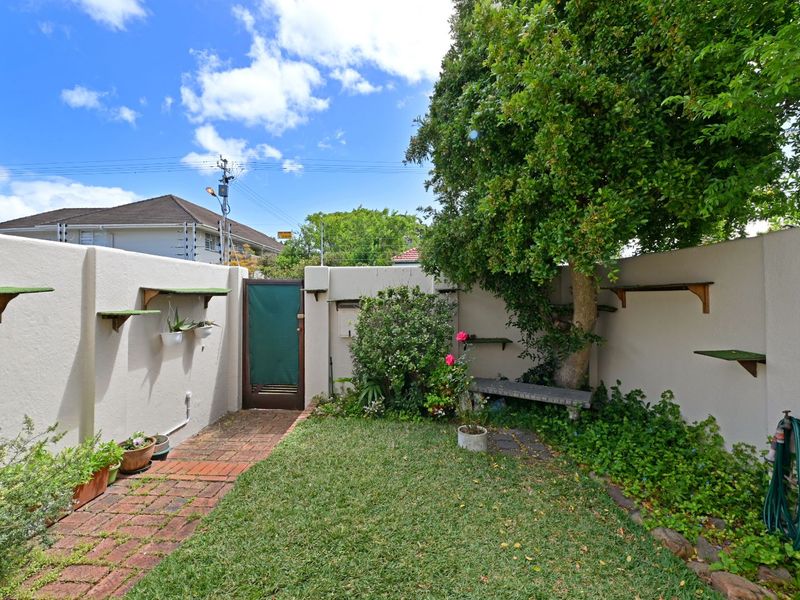 Townhouse For Sale in Kenilworth - Photo 3
