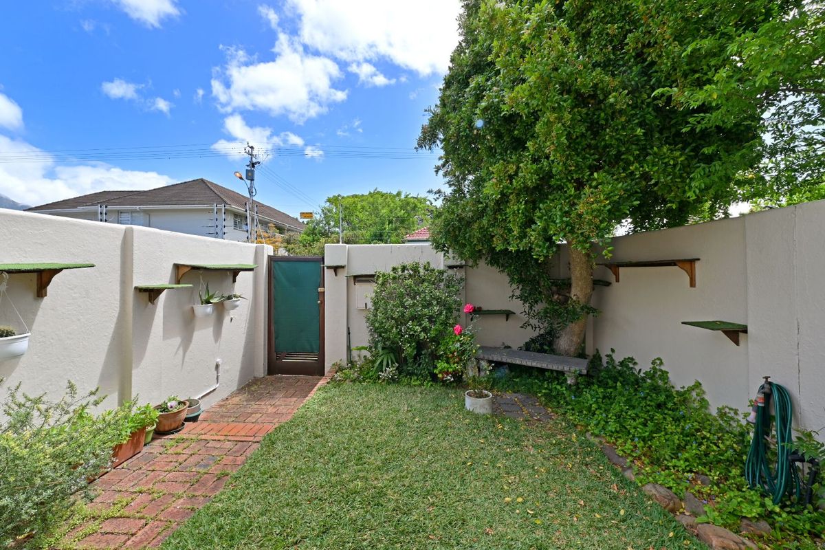 Townhouse For Sale in Kenilworth - Photo 3