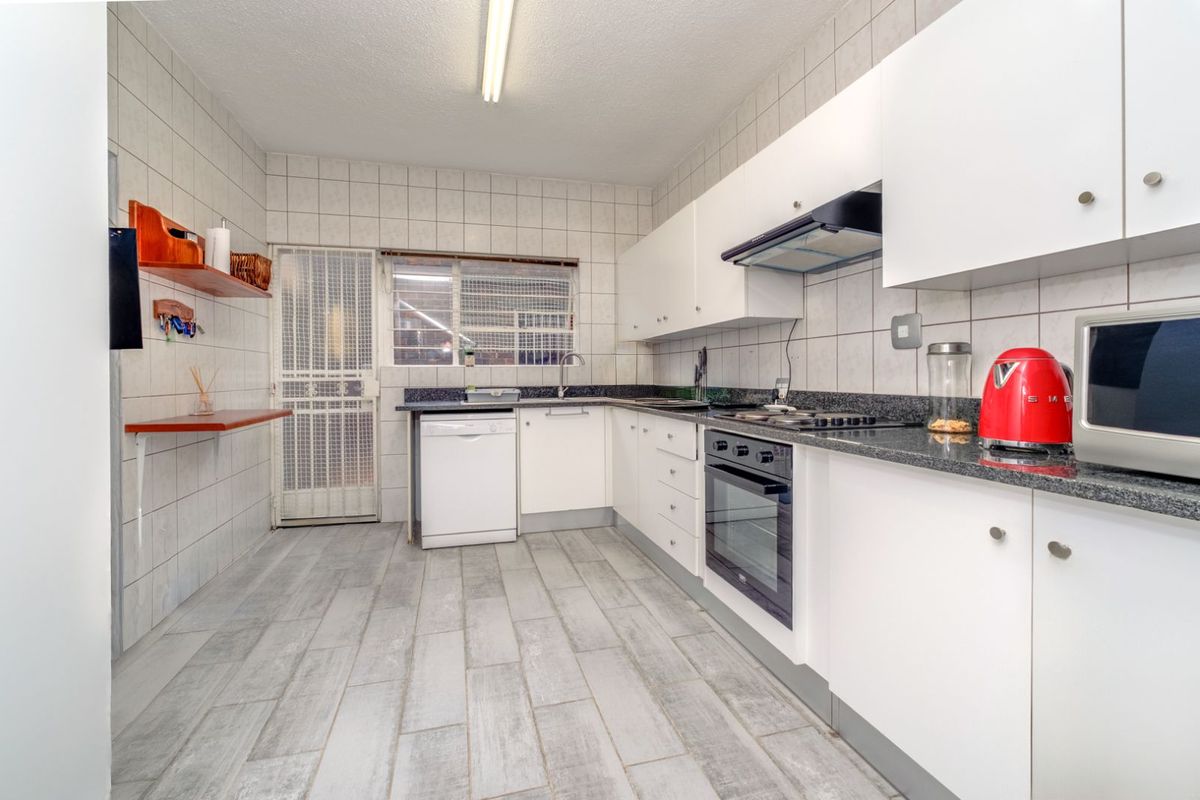 Townhouse For Sale in Fairland - Photo 2