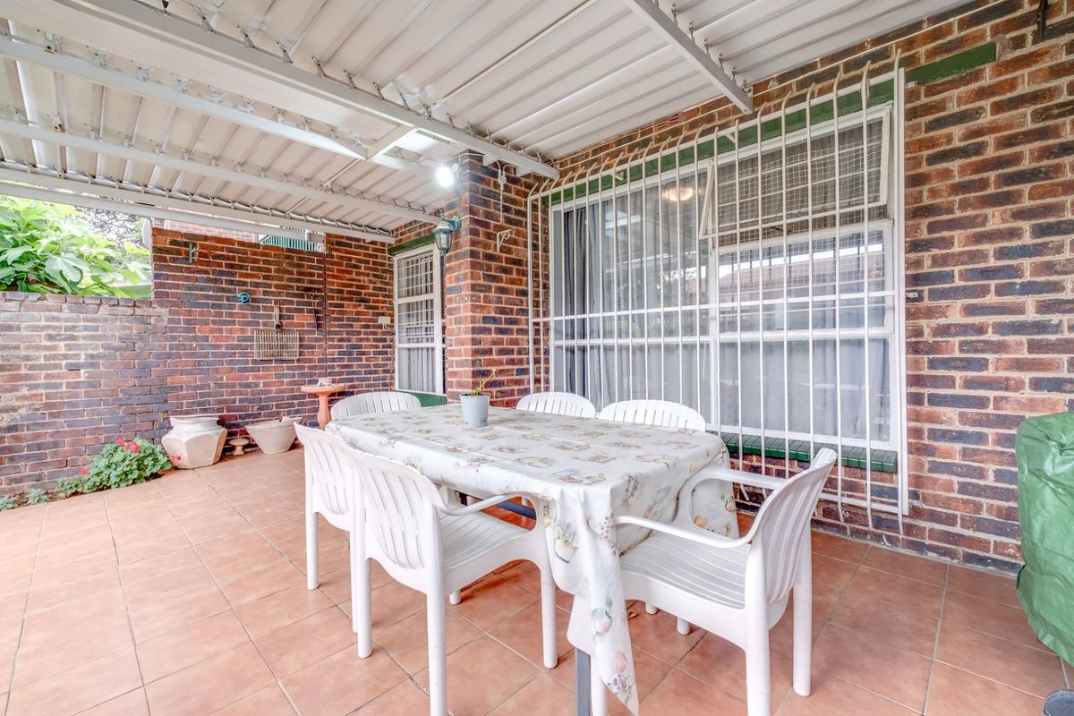 Townhouse For Sale in Fairland - Photo 4