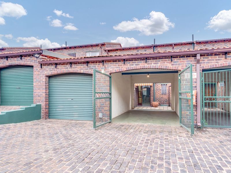 Townhouse For Sale in Fairland - Photo 6