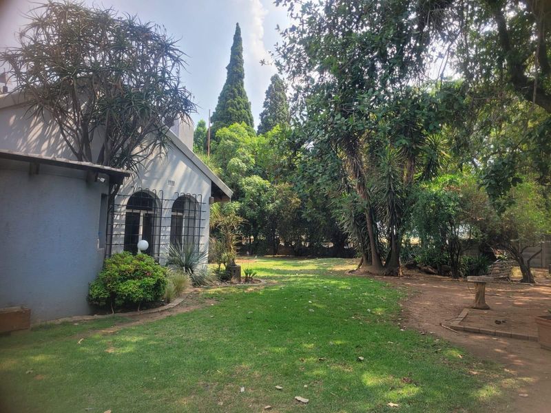 House For Sale in Selcourt - Photo 2