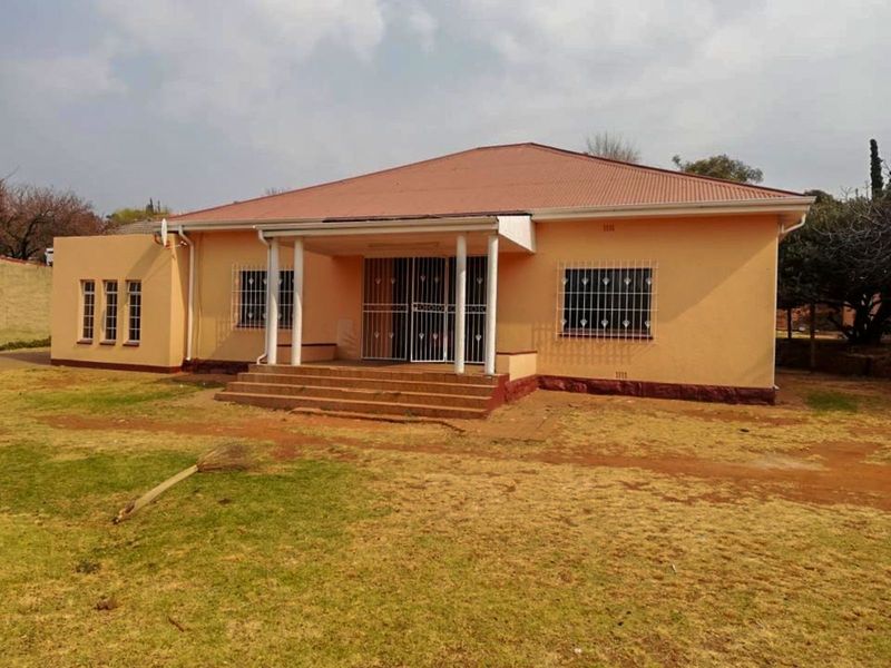 House For Sale in Observatory - Photo 2