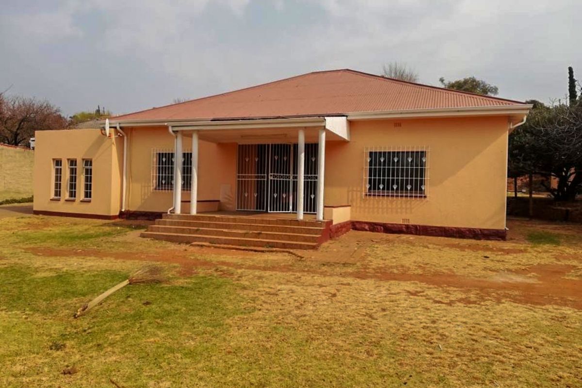 House For Sale in Observatory - Photo 2