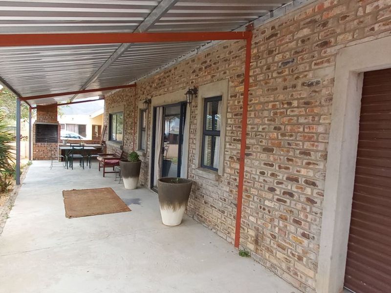 House For Sale in Calitzdorp Central - Photo 2