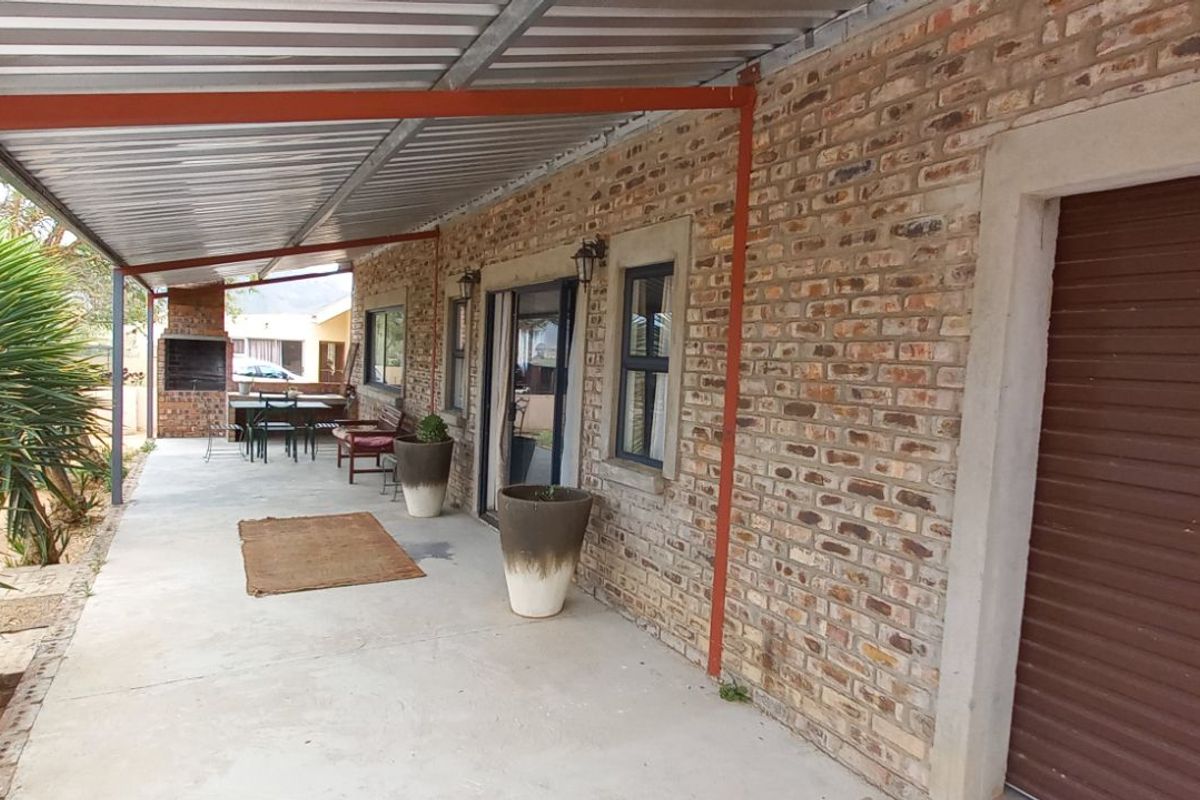 House For Sale in Calitzdorp Central - Photo 2