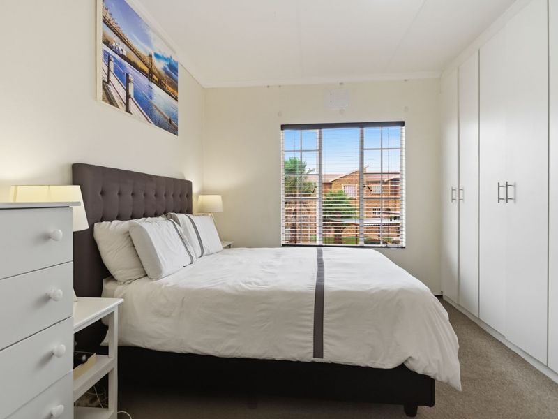 Apartment For Sale in Strubensvallei - Photo 6