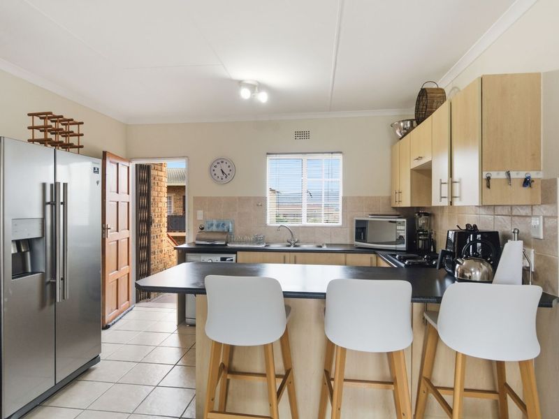 Apartment For Sale in Strubensvallei - Photo 4