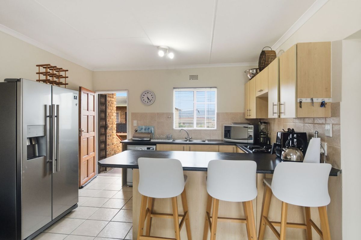 Apartment For Sale in Strubensvallei - Photo 4