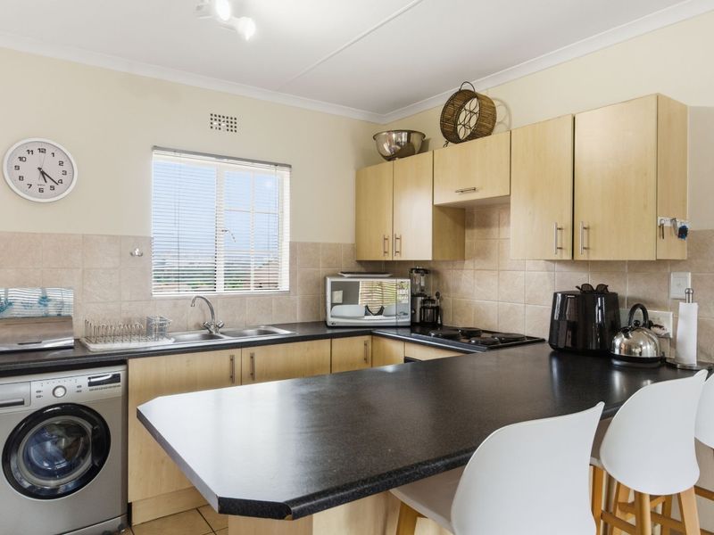 Apartment For Sale in Strubensvallei - Photo 5