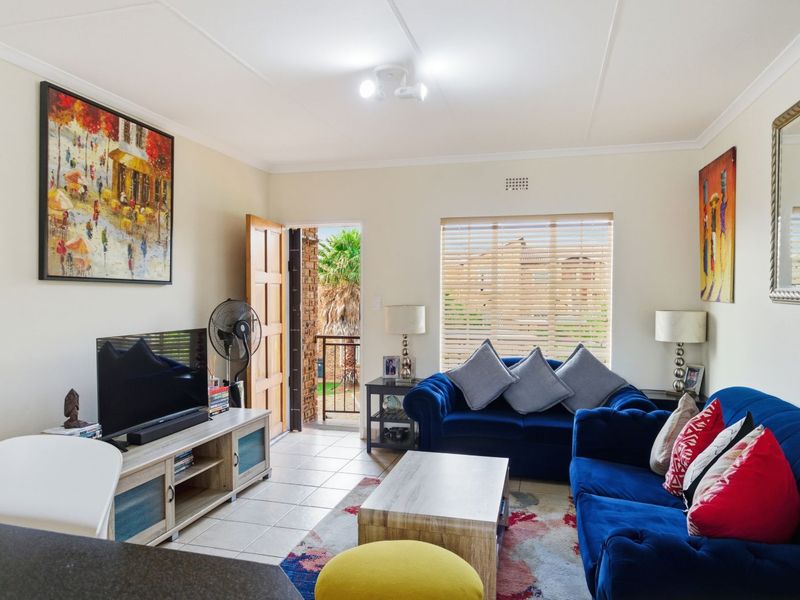 Apartment For Sale in Strubensvallei - Photo 2