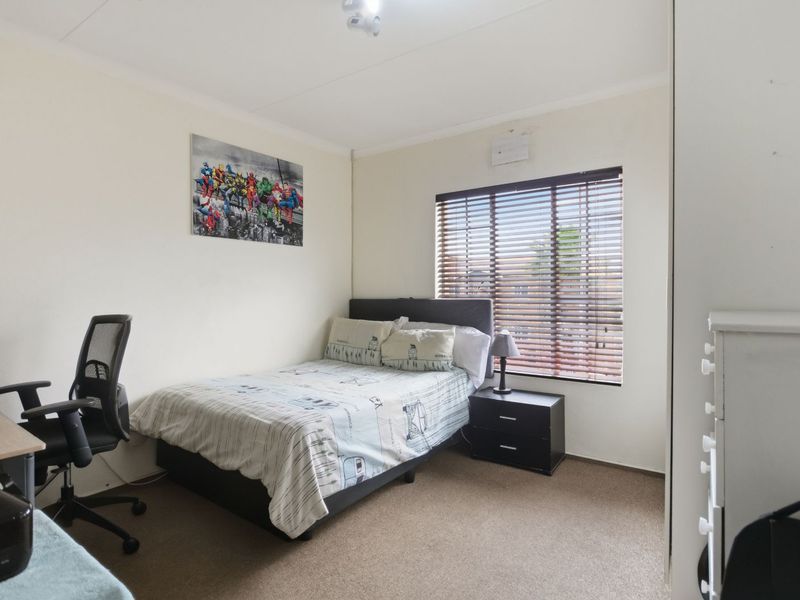 Apartment For Sale in Strubensvallei - Photo 10