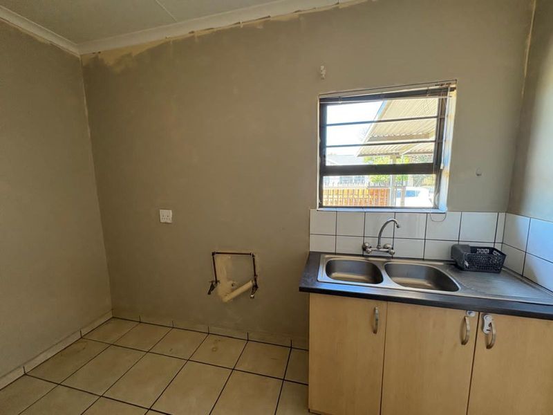 Townhouse For Sale in Riviera - Photo 9