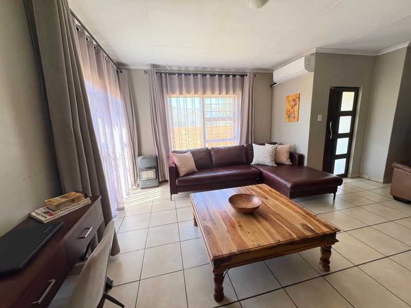 Townhouse For Sale in Riviera - Photo 4