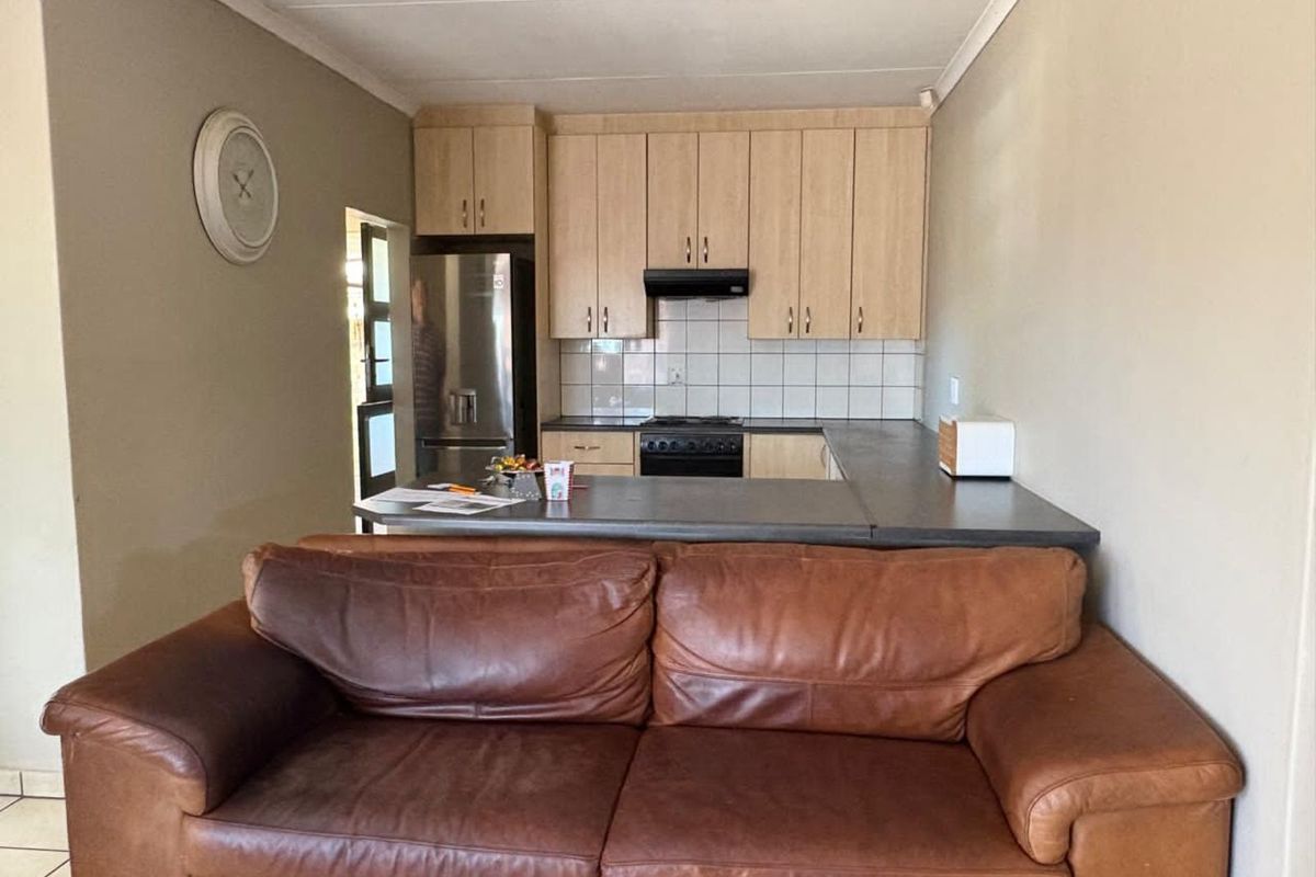 Townhouse For Sale in Riviera - Photo 5