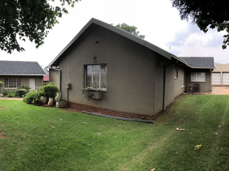 House For Sale in Wilro Park - Photo 4