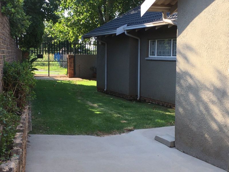 House For Sale in Wilro Park - Photo 6