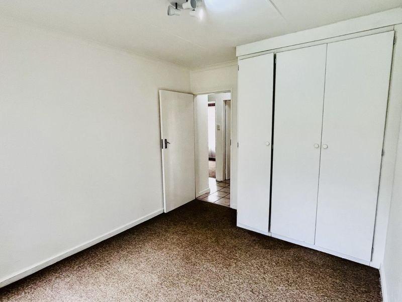 Townhouse For Sale in Faerie Glen - Photo 6