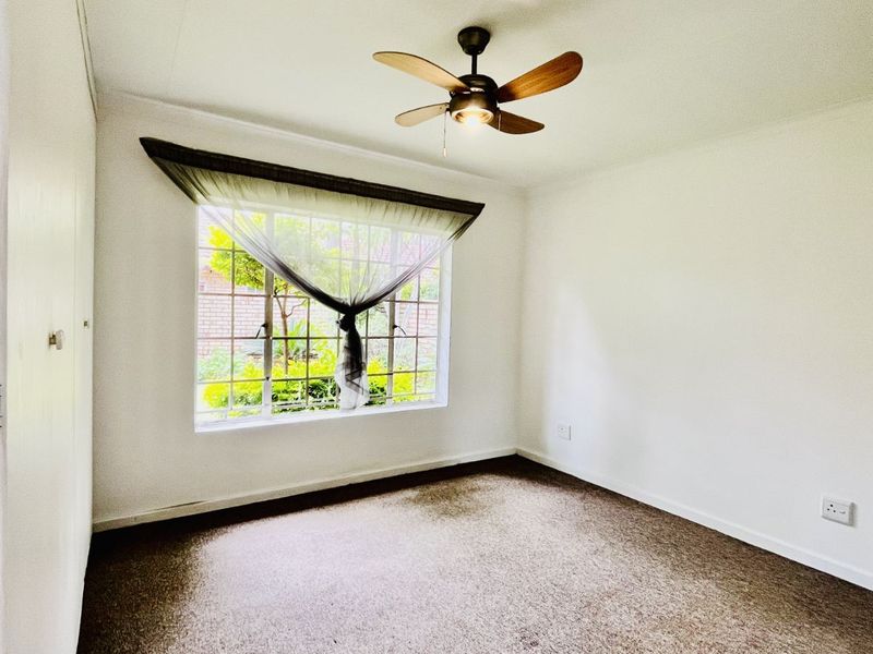 Townhouse For Sale in Faerie Glen - Photo 5