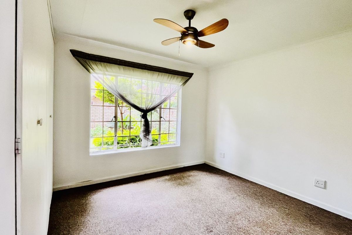 Townhouse For Sale in Faerie Glen - Photo 5