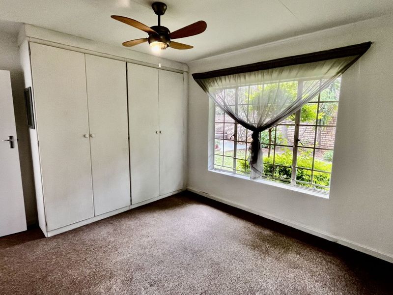 Townhouse For Sale in Faerie Glen - Photo 2