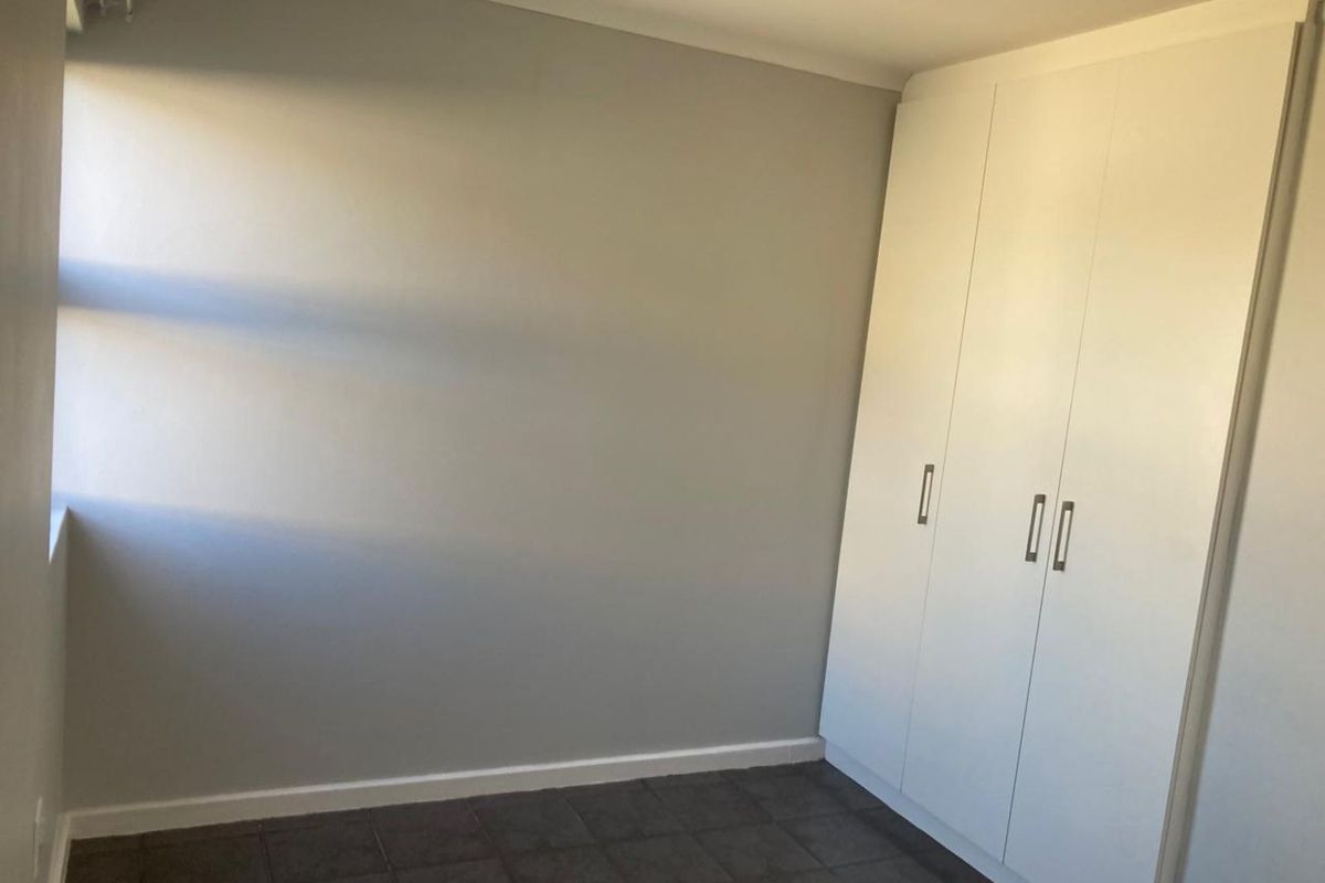 Townhouse For Sale in Parsonsvlei - Photo 5