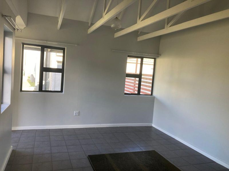 Townhouse For Sale in Parsonsvlei - Photo 3