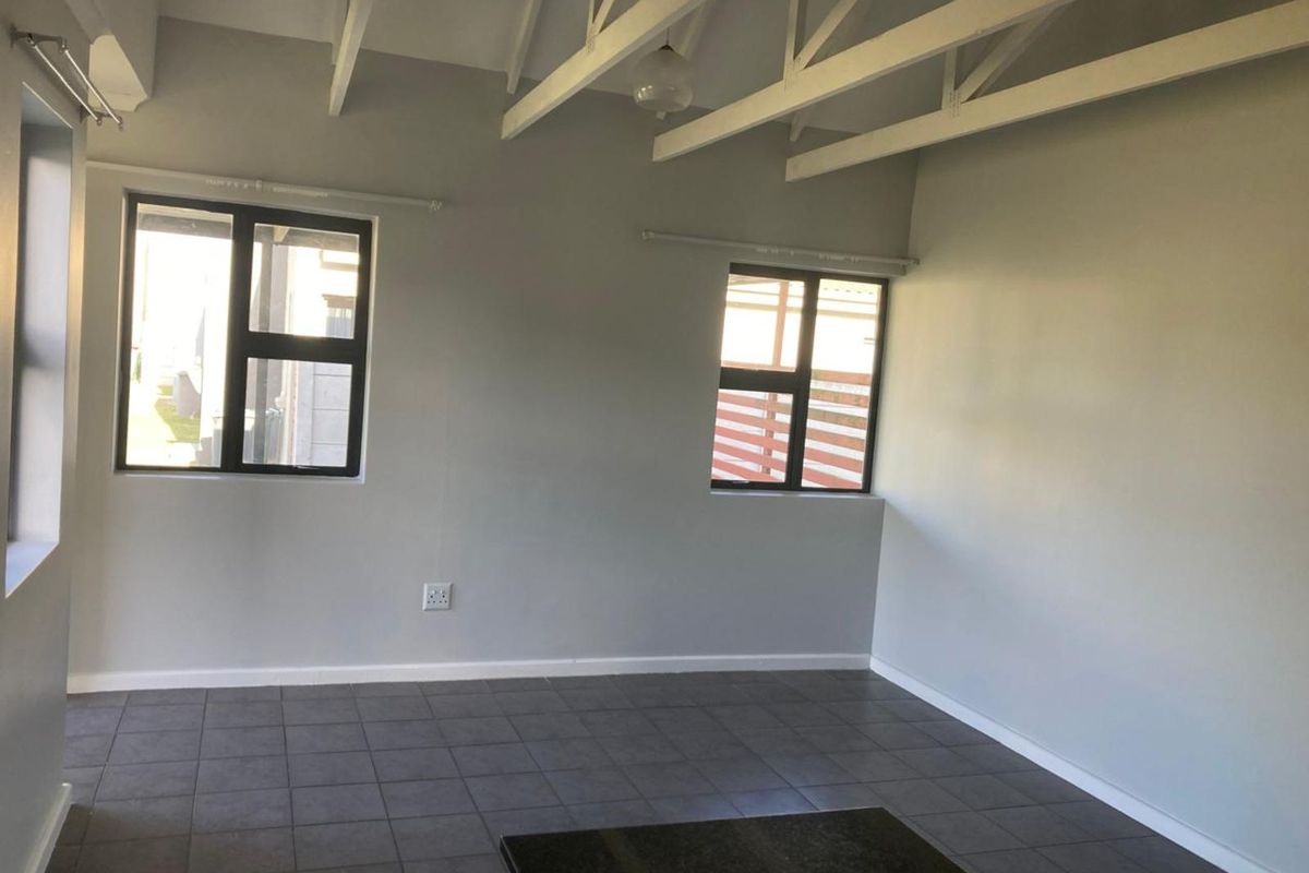 Townhouse For Sale in Parsonsvlei - Photo 3