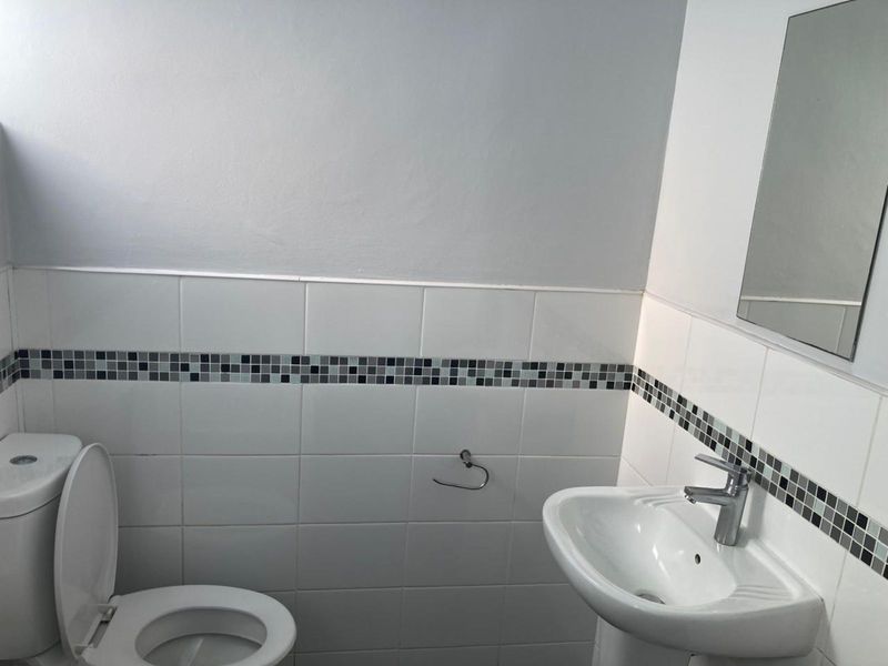 Townhouse For Sale in Parsonsvlei - Photo 8