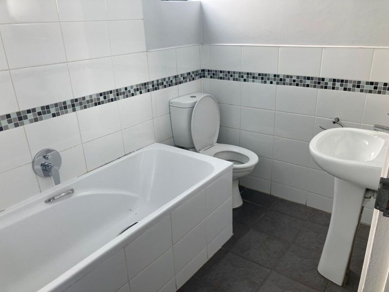 Townhouse For Sale in Parsonsvlei - Photo 7