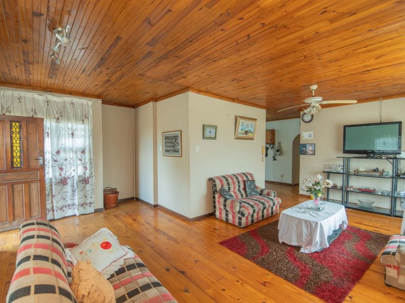 House For Sale in Heath Park - Photo 5